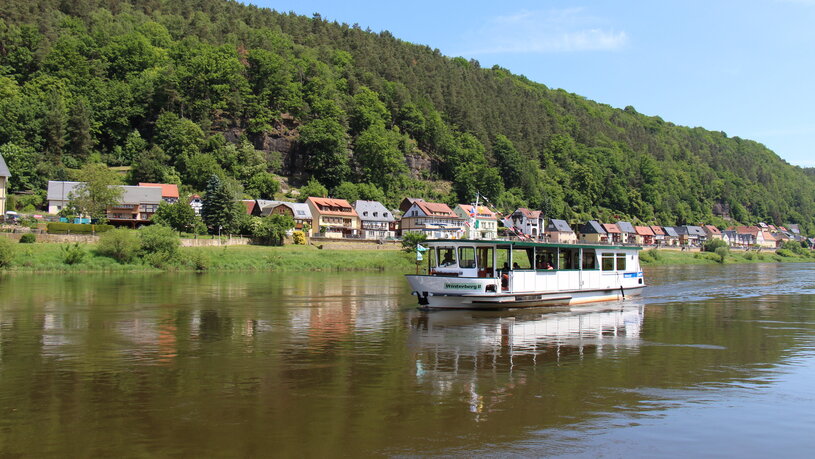 Wanderschiff vor Postelwitz